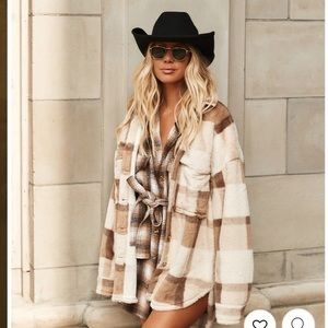 12TH TRIBE X THE SALTY BLONDE Plaid Fuzzy Oversized Shirt Jacket Size Medium